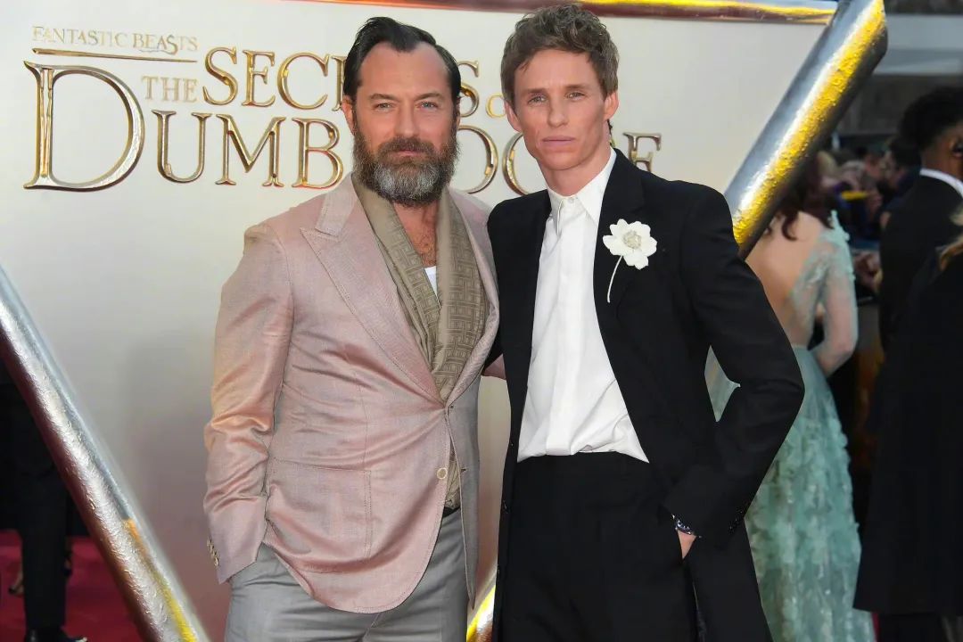 天降性感大叔救下德普的场,裘花红毯气场也输给他,太邪魅了…休闲区蓝鸢梦想 - Www.slyday.coM 天降性感大叔救下德普的场,裘花红毯气场也输给他,太邪魅了…休闲区蓝鸢梦想 - Www.slyday.coM