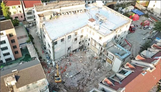 长沙楼房坍塌8人获救39人失联,一场意外,我们看到了生命的脆弱休闲区蓝鸢梦想 - Www.slyday.coM 长沙楼房坍塌8人获救39人失联,一场意外,我们看到了生命的脆弱休闲区蓝鸢梦想 - Www.slyday.coM