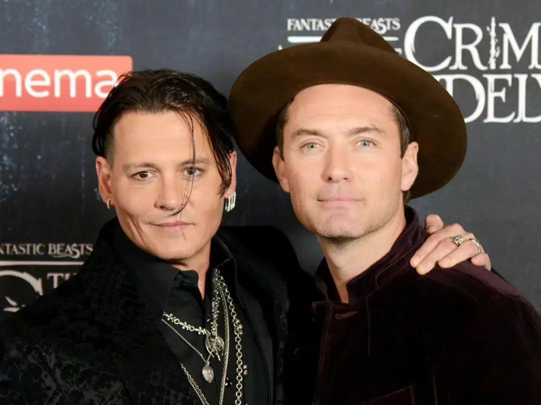 天降性感大叔救下德普的场,裘花红毯气场也输给他,太邪魅了…休闲区蓝鸢梦想 - Www.slyday.coM 天降性感大叔救下德普的场,裘花红毯气场也输给他,太邪魅了…休闲区蓝鸢梦想 - Www.slyday.coM