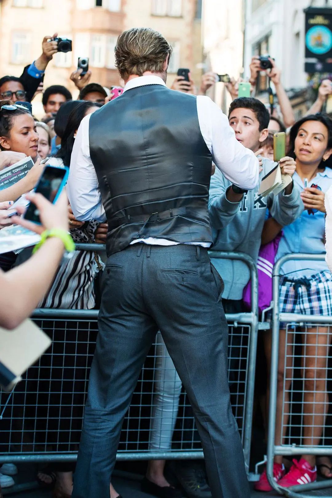 天降性感大叔救下德普的场,裘花红毯气场也输给他,太邪魅了…休闲区蓝鸢梦想 - Www.slyday.coM 天降性感大叔救下德普的场,裘花红毯气场也输给他,太邪魅了…休闲区蓝鸢梦想 - Www.slyday.coM