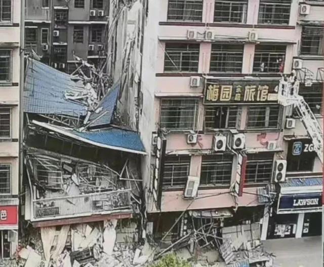 长沙楼房坍塌8人获救39人失联,一场意外,我们看到了生命的脆弱休闲区蓝鸢梦想 - Www.slyday.coM 长沙楼房坍塌8人获救39人失联,一场意外,我们看到了生命的脆弱休闲区蓝鸢梦想 - Www.slyday.coM