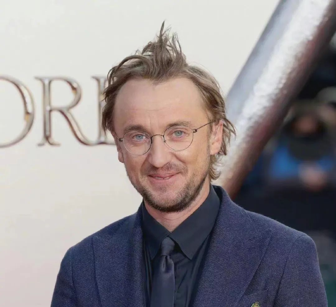 天降性感大叔救下德普的场,裘花红毯气场也输给他,太邪魅了…休闲区蓝鸢梦想 - Www.slyday.coM 天降性感大叔救下德普的场,裘花红毯气场也输给他,太邪魅了…休闲区蓝鸢梦想 - Www.slyday.coM