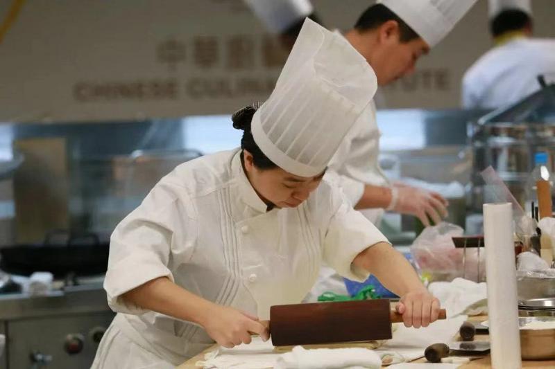 【奋斗者·正青春】广东省五一劳动奖章获得者冯莉: 三尺讲台绘青春,精益求精育工匠休闲区蓝鸢梦想 - Www.slyday.coM 【奋斗者·正青春】广东省五一劳动奖章获得者冯莉: 三尺讲台绘青春,精益求精育工匠休闲区蓝鸢梦想 - Www.slyday.coM