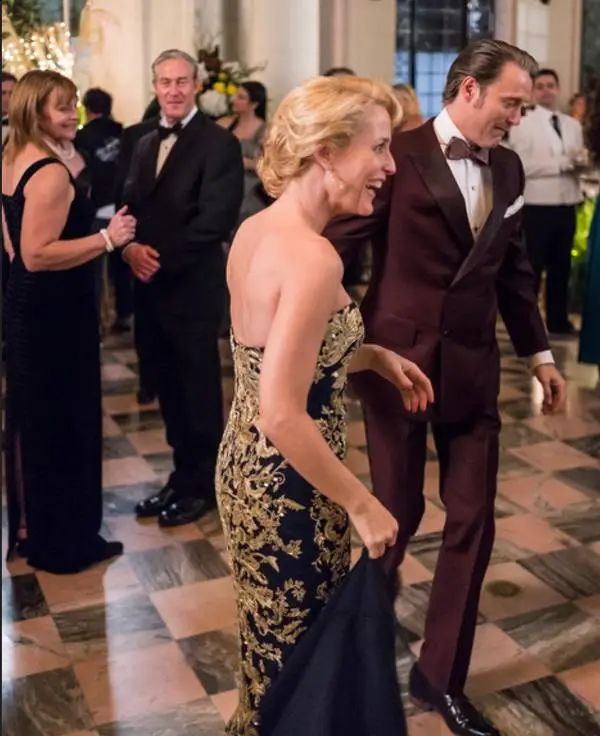 天降性感大叔救下德普的场,裘花红毯气场也输给他,太邪魅了…休闲区蓝鸢梦想 - Www.slyday.coM 天降性感大叔救下德普的场,裘花红毯气场也输给他,太邪魅了…休闲区蓝鸢梦想 - Www.slyday.coM