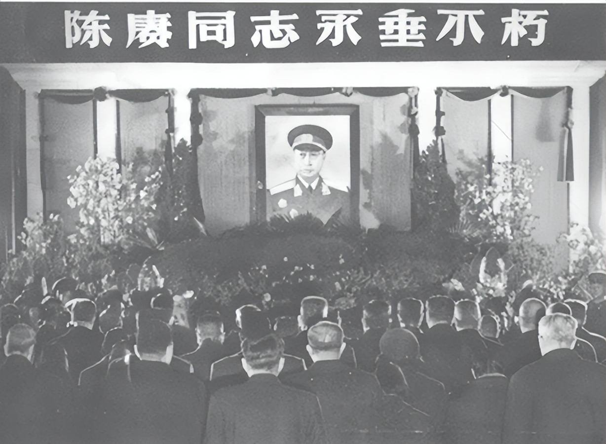 72年陈毅追悼词，周总理补填“功大于过”，主席却直接划掉这句话