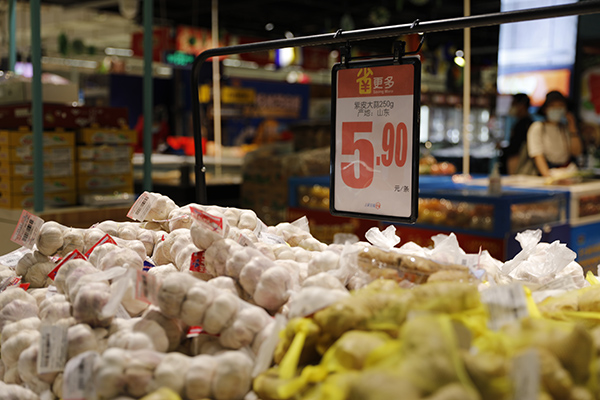 家乐福超市内货物充足，价格适中。