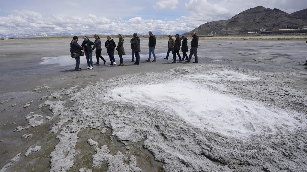早安·世界|乌方袭击顿涅茨克石油基地,俄军攻入亚速钢铁厂休闲区蓝鸢梦想 - Www.slyday.coM 早安·世界|乌方袭击顿涅茨克石油基地,俄军攻入亚速钢铁厂休闲区蓝鸢梦想 - Www.slyday.coM