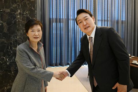 韩新任总统就职典礼5月10日举行 朴槿惠文在寅将出席
