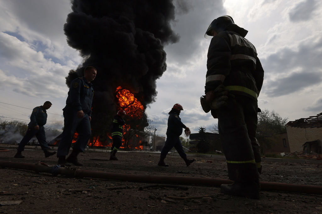早安·世界|乌方袭击顿涅茨克石油基地,俄军攻入亚速钢铁厂休闲区蓝鸢梦想 - Www.slyday.coM 早安·世界|乌方袭击顿涅茨克石油基地,俄军攻入亚速钢铁厂休闲区蓝鸢梦想 - Www.slyday.coM