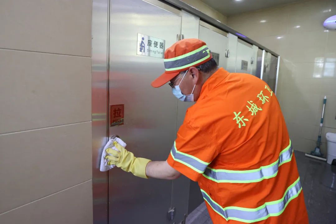 “如厕请您先扫一下二维码”,东城113座公厕开始试点休闲区蓝鸢梦想 - Www.slyday.coM “如厕请您先扫一下二维码”,东城113座公厕开始试点休闲区蓝鸢梦想 - Www.slyday.coM