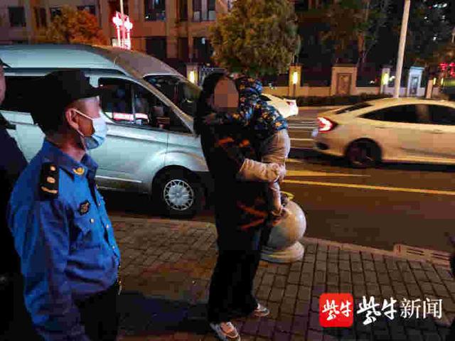 3岁男童夜间走失,南京浦口城管热心相助找到家人休闲区蓝鸢梦想 - Www.slyday.coM 3岁男童夜间走失,南京浦口城管热心相助找到家人休闲区蓝鸢梦想 - Www.slyday.coM