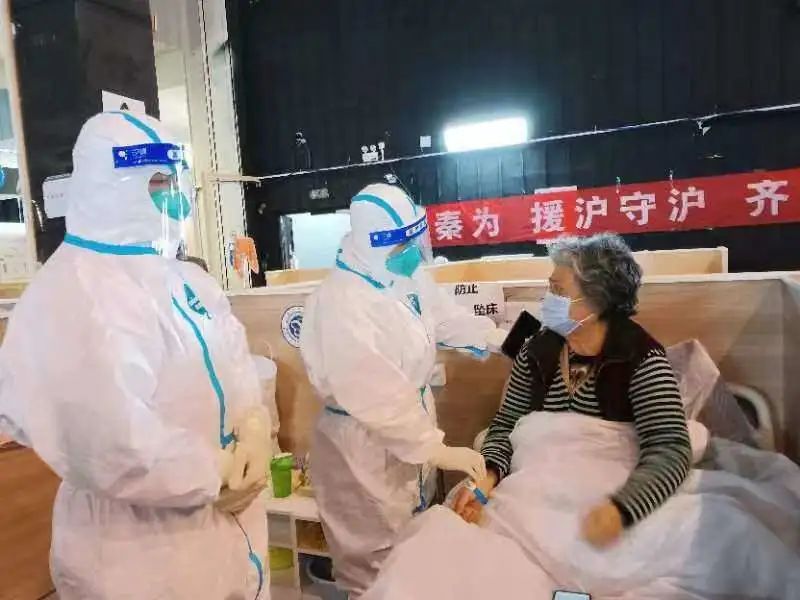 上海足迹馆“亚定点医院”医生在馆内查房(受访医院供图)