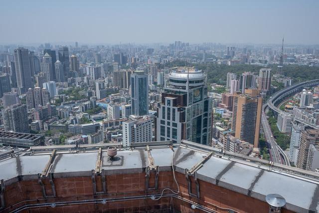 高楼人口_高楼数量全球首位的城市,100米高楼有4000座,就位于我国