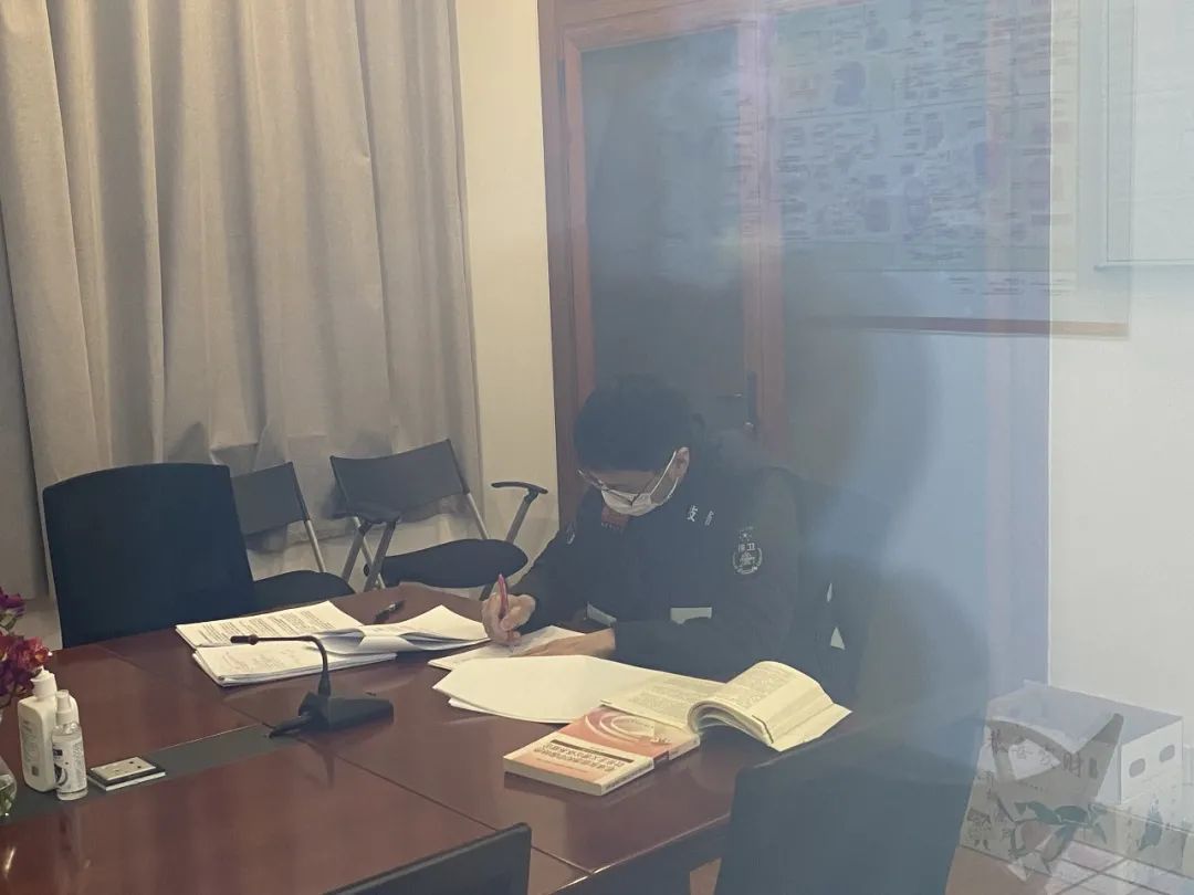 安保员考上上海交大研究生!逆袭秘诀是......休闲区蓝鸢梦想 - Www.slyday.coM 安保员考上上海交大研究生!逆袭秘诀是......休闲区蓝鸢梦想 - Www.slyday.coM