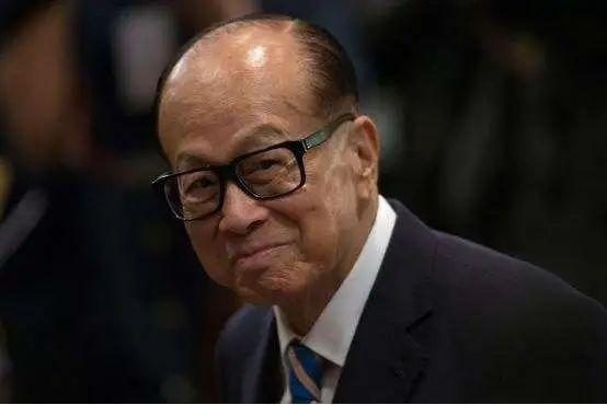 李嘉诚回来了!时隔10年重新“杀”回内地休闲区蓝鸢梦想 - Www.slyday.coM 李嘉诚回来了!时隔10年重新“杀”回内地休闲区蓝鸢梦想 - Www.slyday.coM