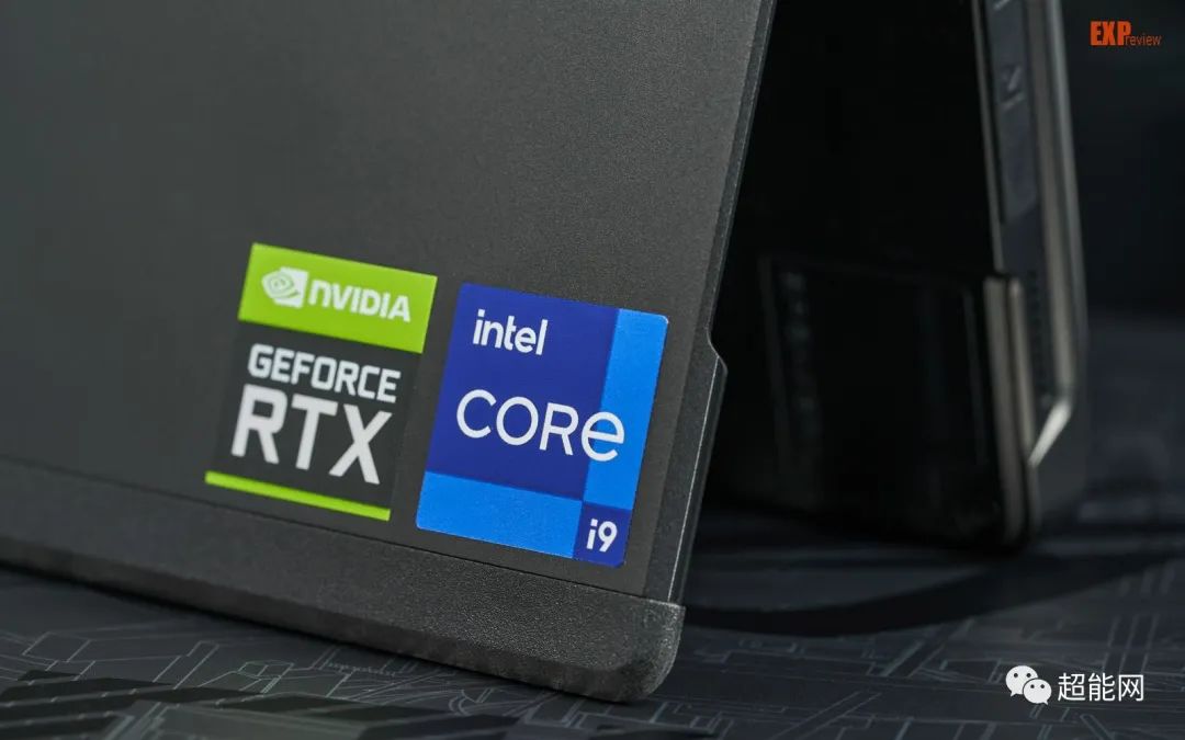 ROG幻X二合一游戏本评测:不走寻常路的地表性能最强平板休闲区蓝鸢梦想 - Www.slyday.coM ROG幻X二合一游戏本评测:不走寻常路的地表性能最强平板休闲区蓝鸢梦想 - Www.slyday.coM