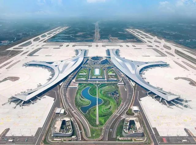 也对航空方面的建设作出了要求:"高质量建成成都天府国际机场,加快