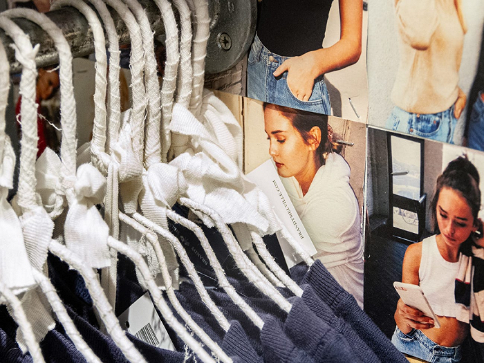 世界上最糟糕的品牌:从风很大的 Brandy Melville店员骂人说起休闲区蓝鸢梦想 - Www.slyday.coM 世界上最糟糕的品牌:从风很大的 Brandy Melville店员骂人说起休闲区蓝鸢梦想 - Www.slyday.coM