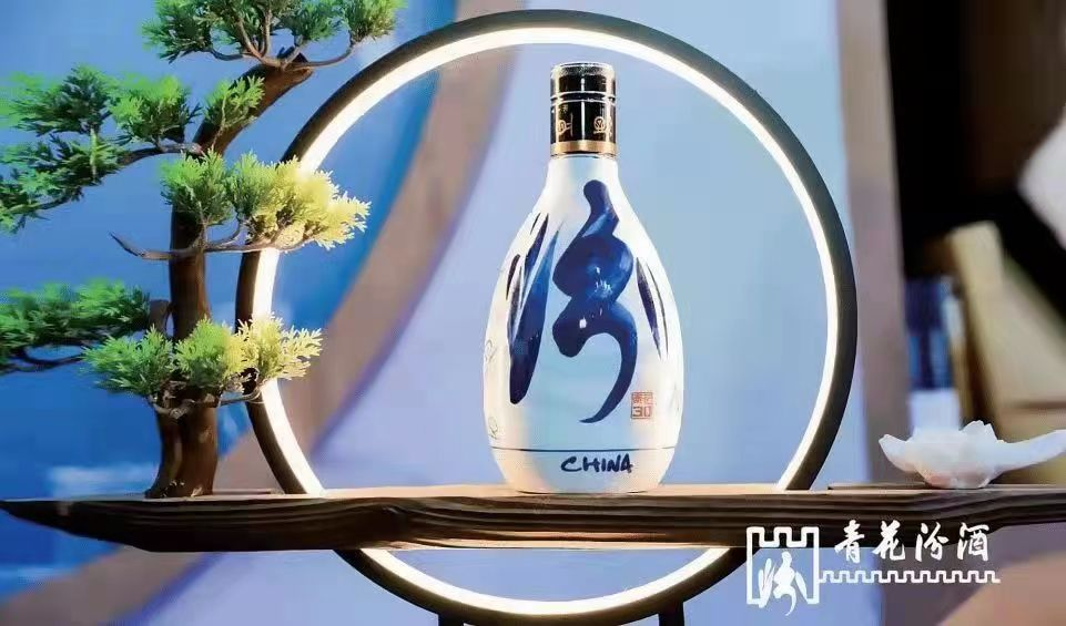 企业供图2021年,汾酒推出两款重量级新品,分别是青花汾酒40·中国龙和