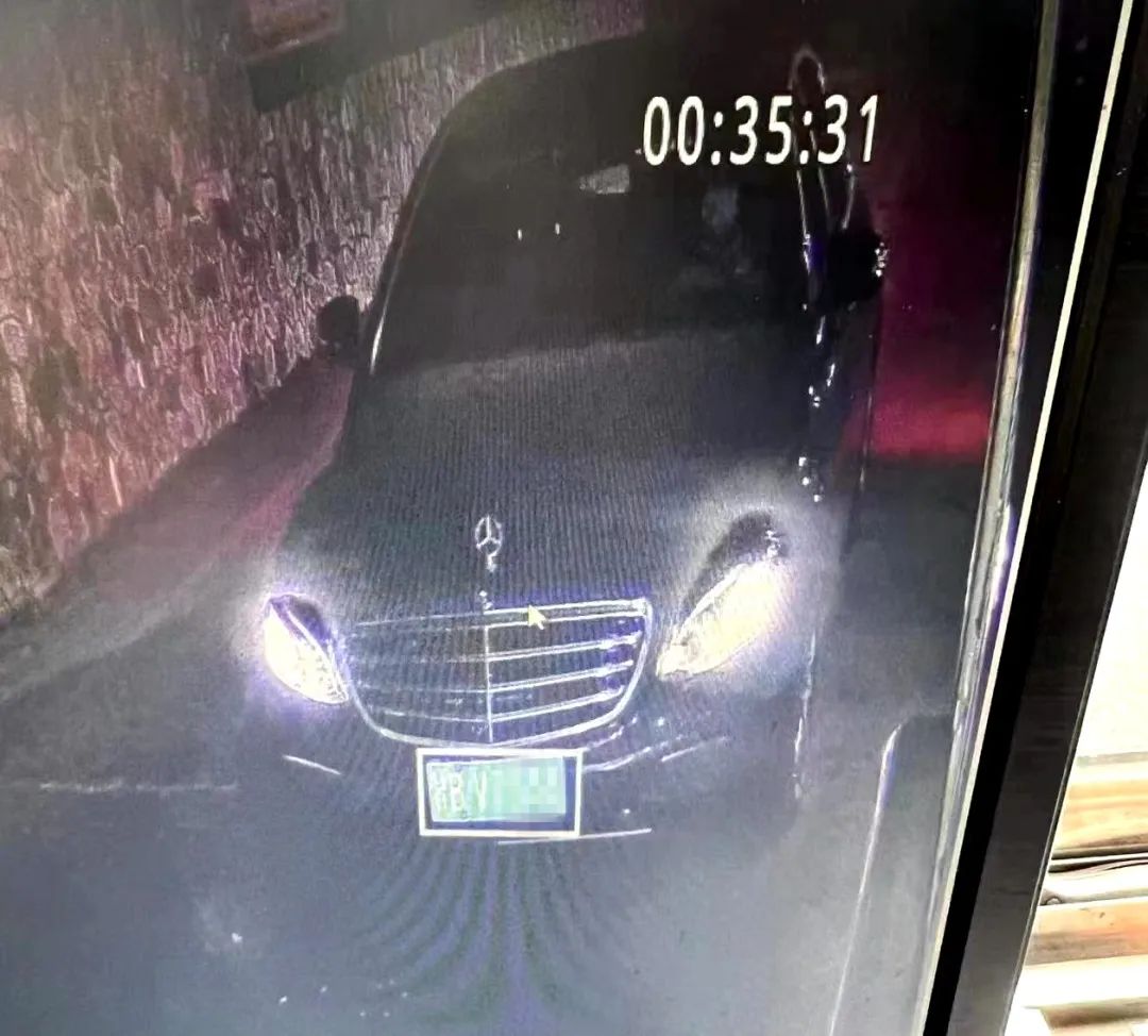 收到罚单时,男子才知道自己的百万奔驰深夜多次被陌生人开走!休闲区蓝鸢梦想 - Www.slyday.coM 收到罚单时,男子才知道自己的百万奔驰深夜多次被陌生人开走!休闲区蓝鸢梦想 - Www.slyday.coM