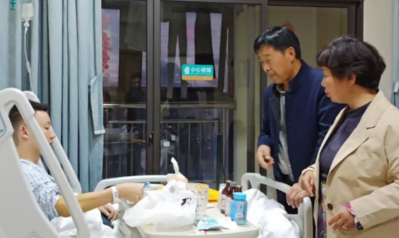 ​杜新枝代理律师付建罕见发声，称看事情别用眼睛，却惨遭网友群嘲