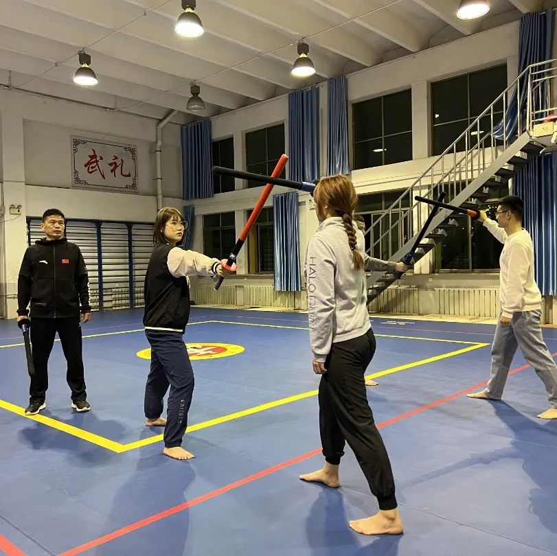 图片报道:有人成功约炮过吗,2025年有人成功约炮过吗的现状与真实经历分享