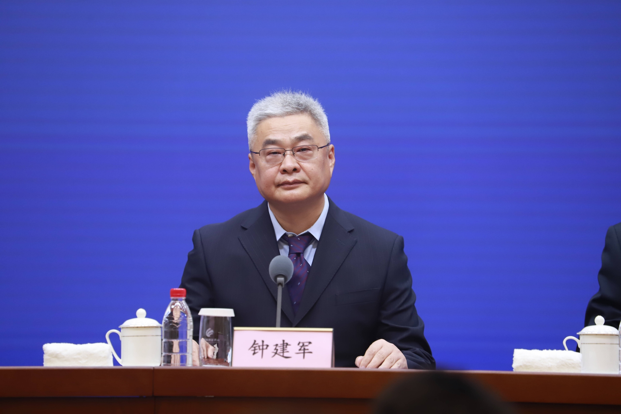 省人力资源社会保障厅专业技术人员管理处处长钟建军介绍,人社部门将