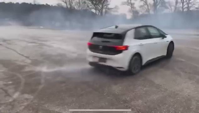 大众ID.3都能当性能车玩？漂一圈下来，够心疼的吧……