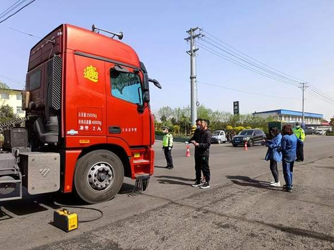 四川成都成华区推进柴油车尾气路检工作，新技术助力大车