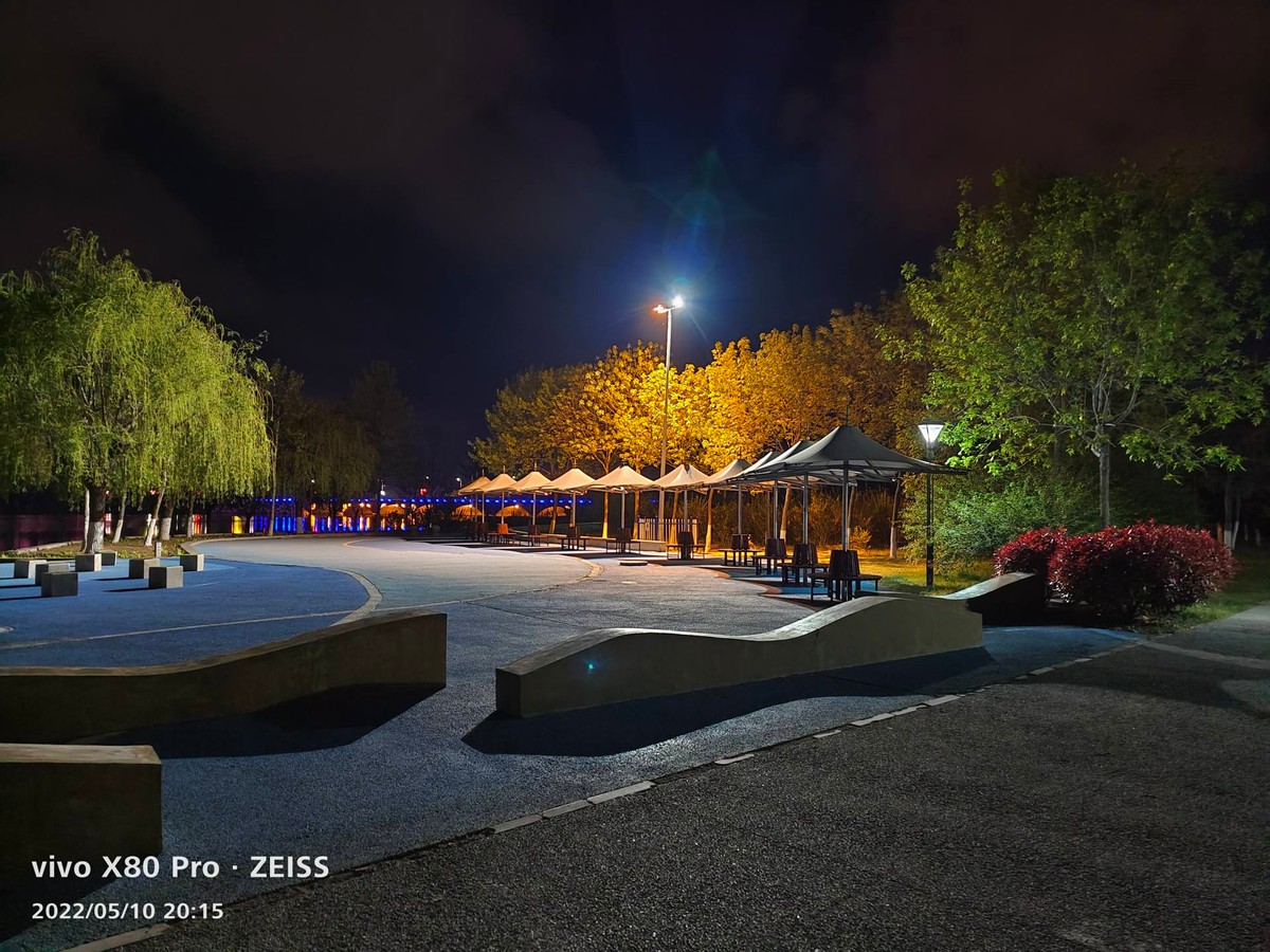 vivo X80 Pro 骁龙 8 版本体验:蔡司影像+双芯性能旗舰休闲区蓝鸢梦想 - Www.slyday.coM vivo X80 Pro 骁龙 8 版本体验:蔡司影像+双芯性能旗舰休闲区蓝鸢梦想 - Www.slyday.coM