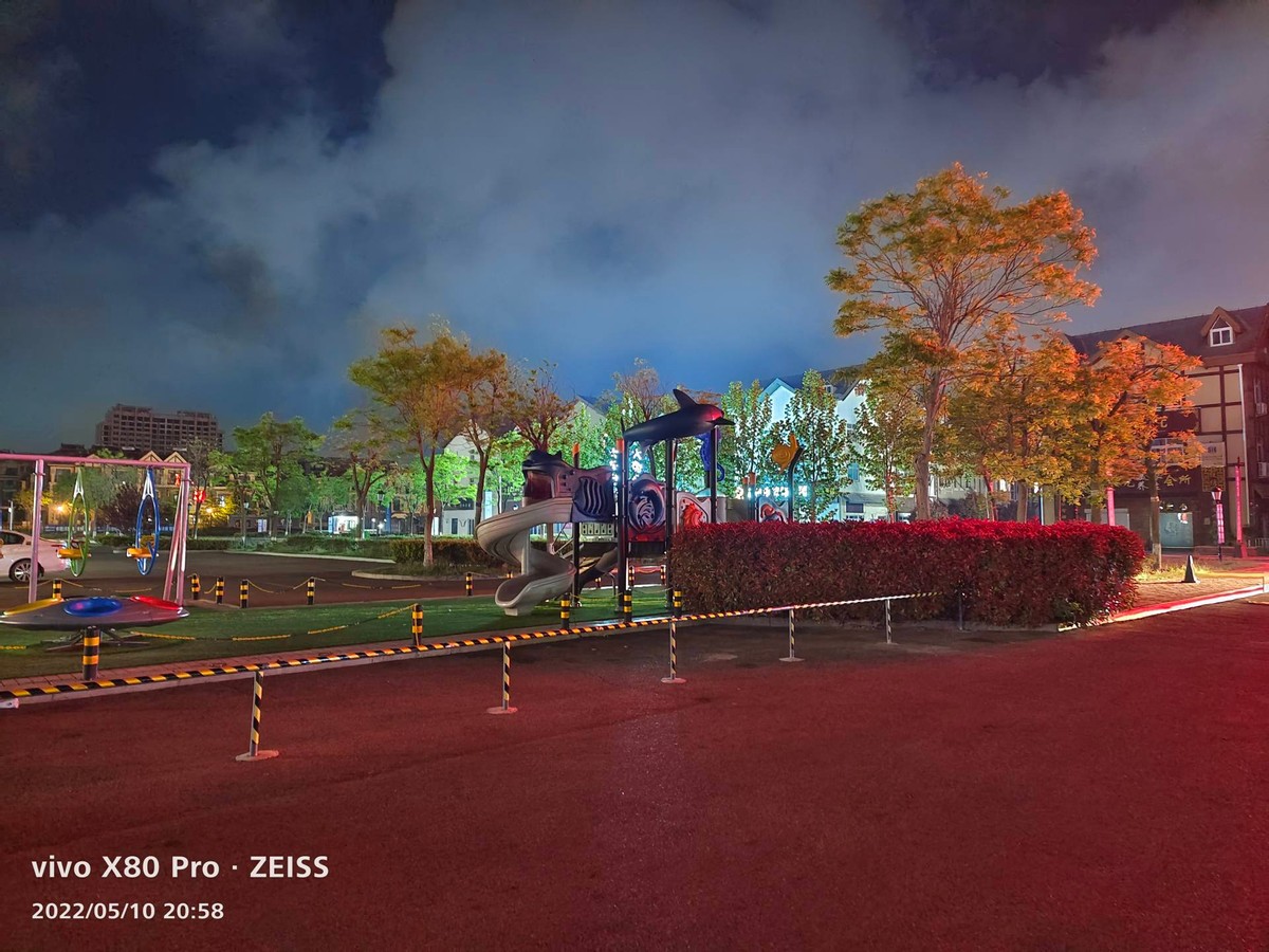 vivo X80 Pro 骁龙 8 版本体验:蔡司影像+双芯性能旗舰休闲区蓝鸢梦想 - Www.slyday.coM vivo X80 Pro 骁龙 8 版本体验:蔡司影像+双芯性能旗舰休闲区蓝鸢梦想 - Www.slyday.coM