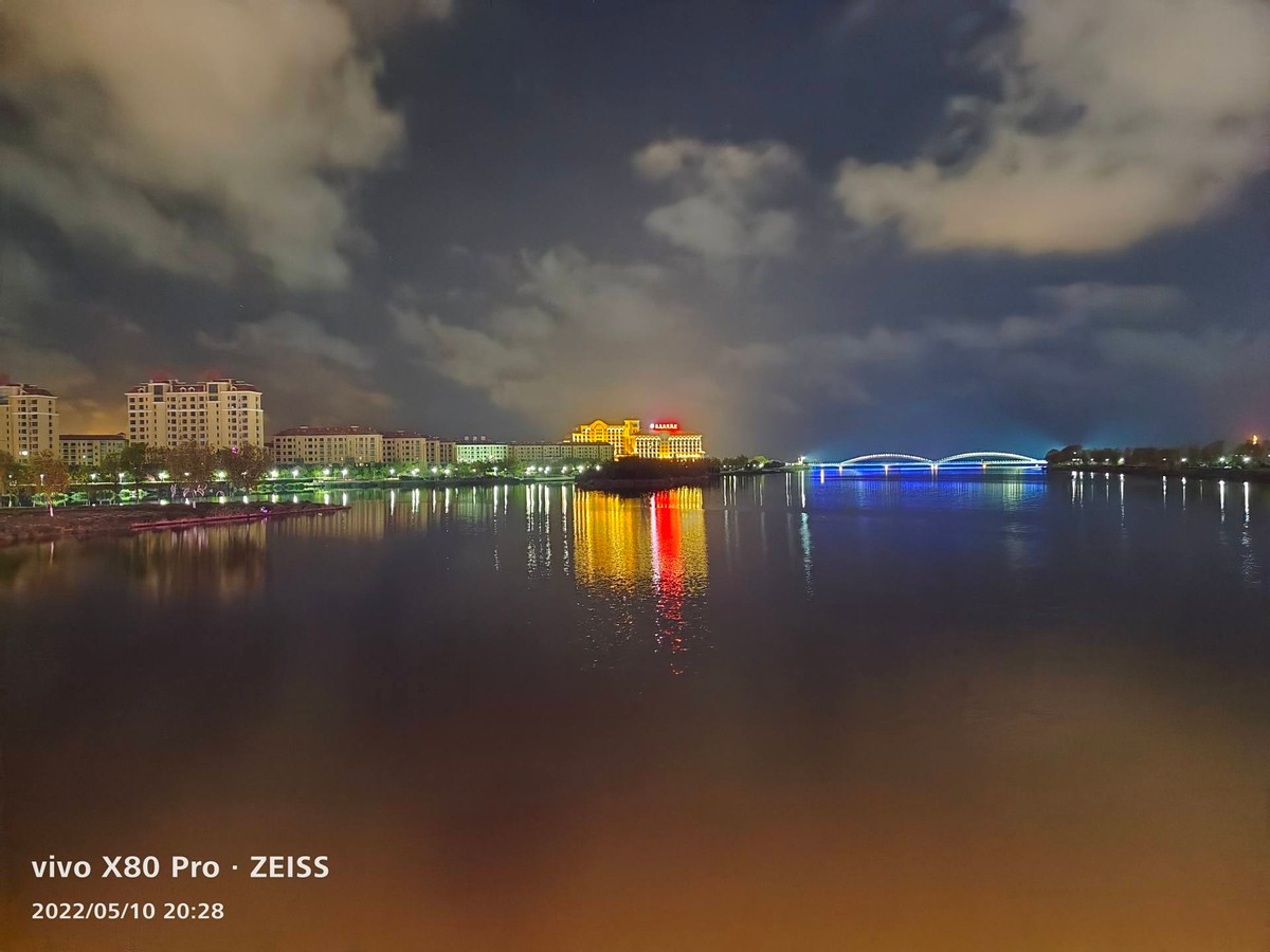 vivo X80 Pro 骁龙 8 版本体验:蔡司影像+双芯性能旗舰休闲区蓝鸢梦想 - Www.slyday.coM vivo X80 Pro 骁龙 8 版本体验:蔡司影像+双芯性能旗舰休闲区蓝鸢梦想 - Www.slyday.coM