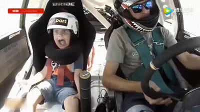 Papi酱被现场逼疯,反怼引2.7亿网友怒赞:爸爸带不带娃,妈妈过的是两种人生休闲区蓝鸢梦想 - Www.slyday.coM Papi酱被现场逼疯,反怼引2.7亿网友怒赞:爸爸带不带娃,妈妈过的是两种人生休闲区蓝鸢梦想 - Www.slyday.coM