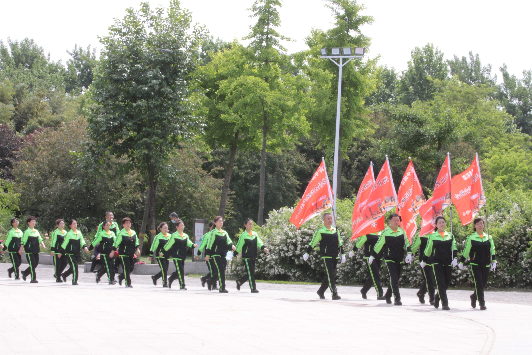 健步无终点健康我最棒全民健步走活动月启动