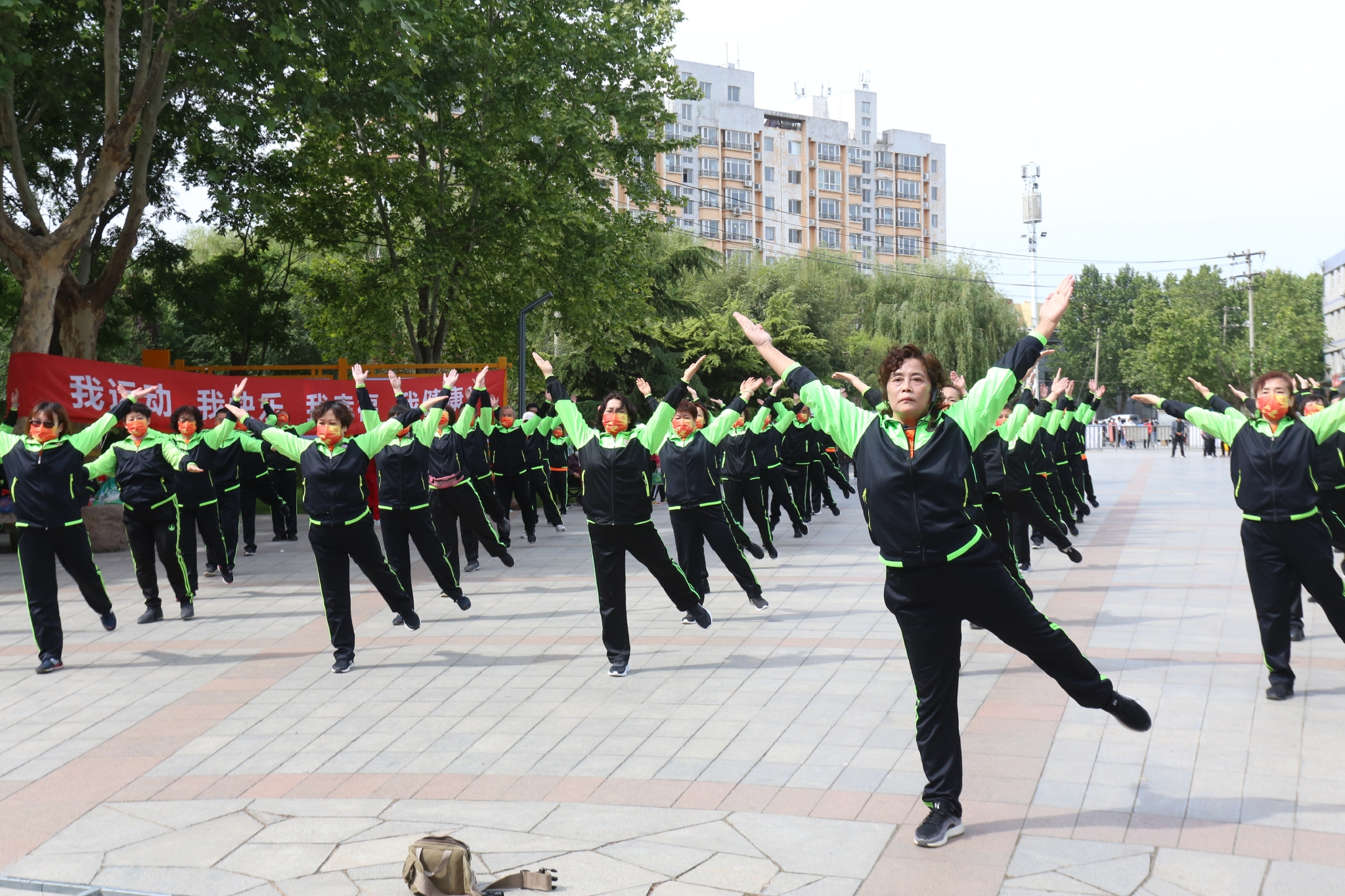 健步无终点健康我最棒全民健步走活动月启动