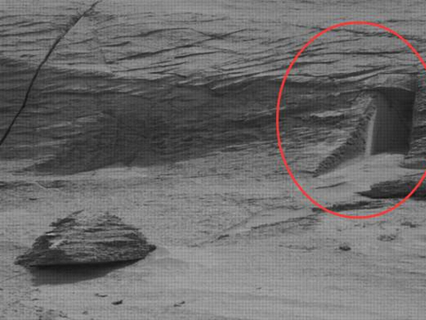 火星地下有外星生物？NASA“好奇号”发现一道小门，看起来奇怪