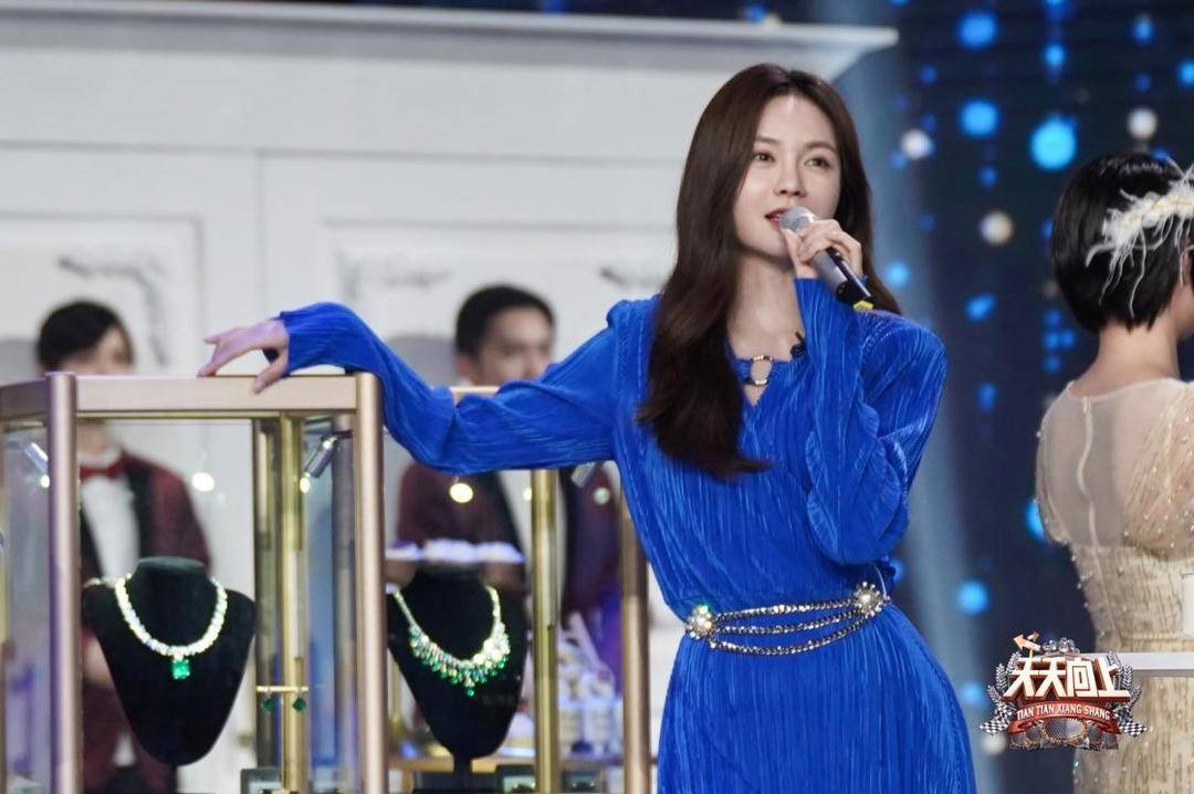 东方美学顶级珠宝亮相《天天向上》,鉴宝干货请查收休闲区蓝鸢梦想 - Www.slyday.coM 东方美学顶级珠宝亮相《天天向上》,鉴宝干货请查收休闲区蓝鸢梦想 - Www.slyday.coM