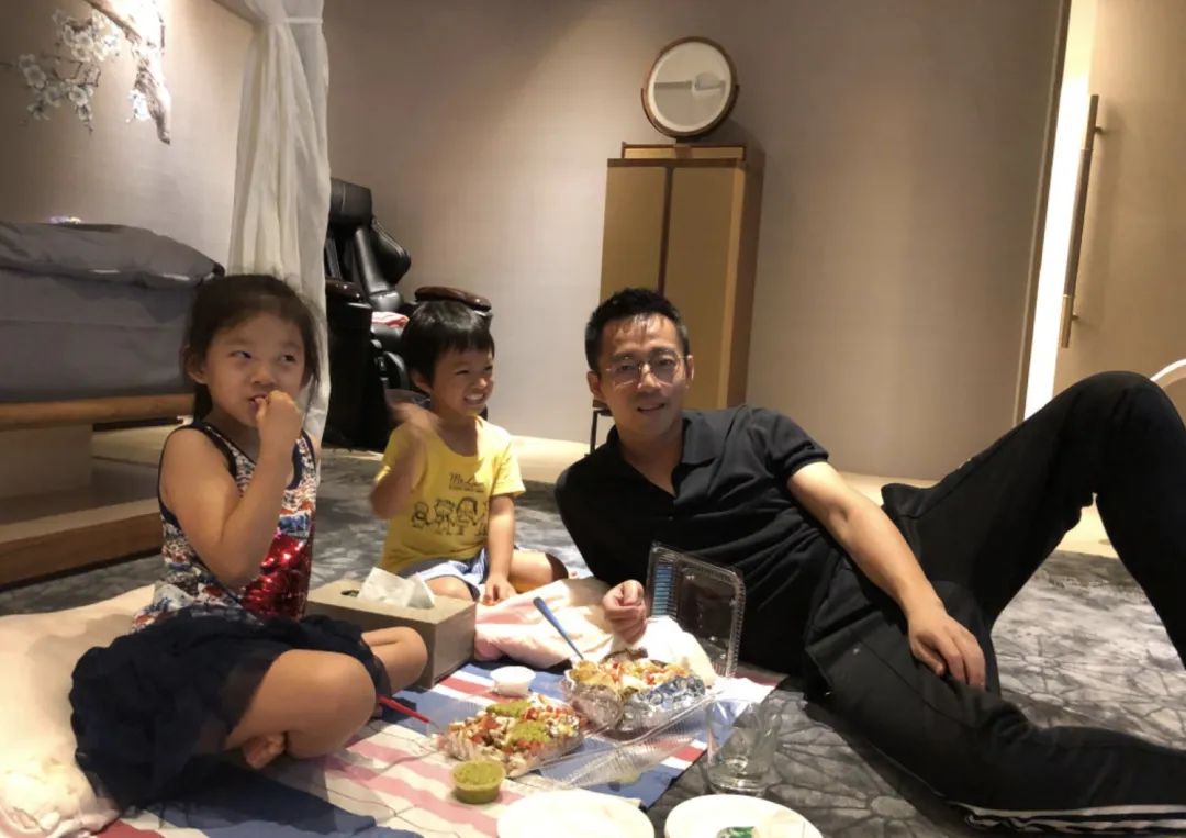 汪小菲在刘畊宏直播间狂刷礼物,一番话让场面很尴尬休闲区蓝鸢梦想 - Www.slyday.coM 汪小菲在刘畊宏直播间狂刷礼物,一番话让场面很尴尬休闲区蓝鸢梦想 - Www.slyday.coM