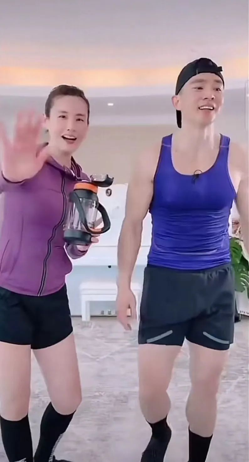 汪小菲在刘畊宏直播间狂刷礼物,一番话让场面很尴尬休闲区蓝鸢梦想 - Www.slyday.coM 汪小菲在刘畊宏直播间狂刷礼物,一番话让场面很尴尬休闲区蓝鸢梦想 - Www.slyday.coM