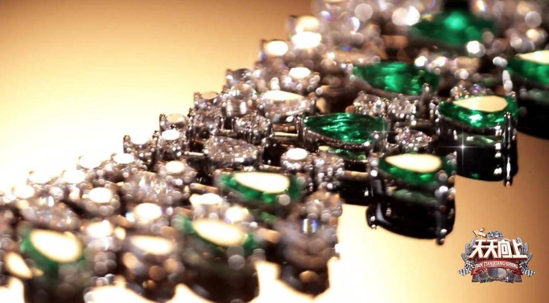 东方美学顶级珠宝亮相《天天向上》,鉴宝干货请查收休闲区蓝鸢梦想 - Www.slyday.coM 东方美学顶级珠宝亮相《天天向上》,鉴宝干货请查收休闲区蓝鸢梦想 - Www.slyday.coM