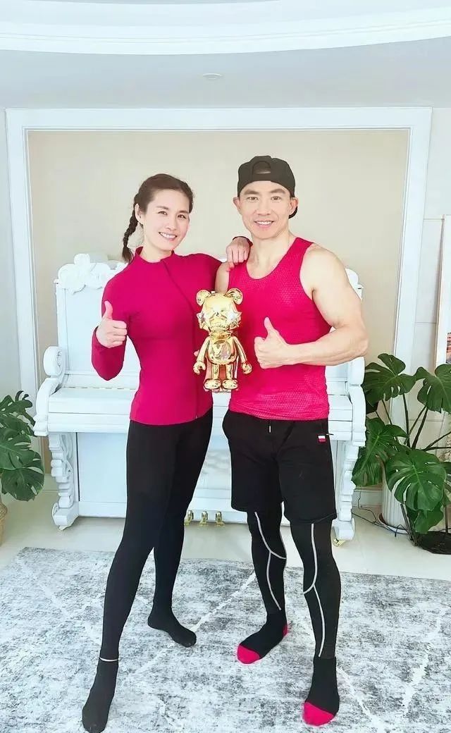 汪小菲在刘畊宏直播间狂刷礼物,一番话让场面很尴尬休闲区蓝鸢梦想 - Www.slyday.coM 汪小菲在刘畊宏直播间狂刷礼物,一番话让场面很尴尬休闲区蓝鸢梦想 - Www.slyday.coM