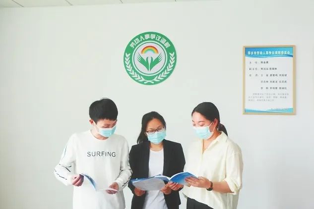 【风采录】在干中学在学中干——记萍乡市劳动人事争议仲裁院副院长李群插图1 【风采录】在干中学在学中干——记萍乡市劳动人事争议仲裁院副院长李群插图1