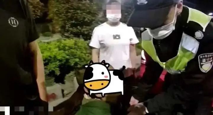 8岁哥哥带4岁弟弟深夜捡瓶子:“想爸爸妈妈轻松一点,多陪陪我们……”休闲区蓝鸢梦想 - Www.slyday.coM 8岁哥哥带4岁弟弟深夜捡瓶子:“想爸爸妈妈轻松一点,多陪陪我们……”休闲区蓝鸢梦想 - Www.slyday.coM