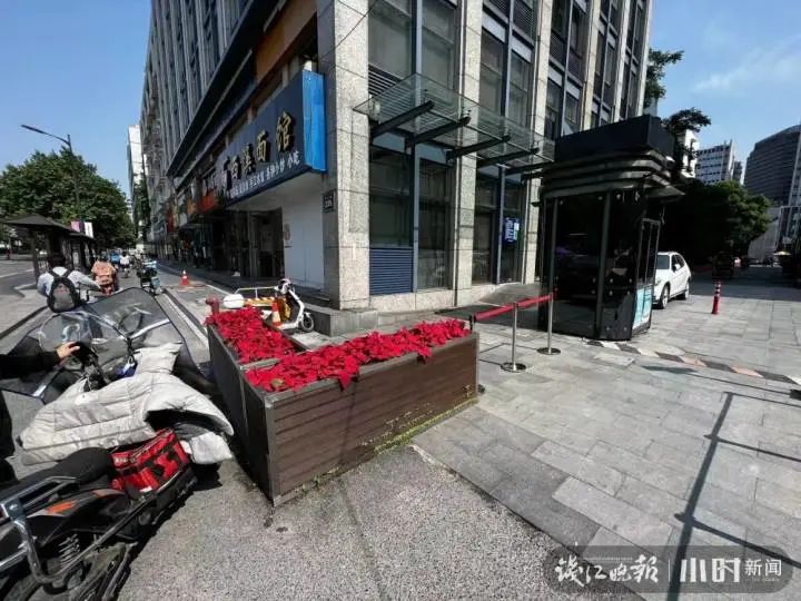 为啥消失了?杭州文三路这幕让路人疑惑:对这些朋友太不方便休闲区蓝鸢梦想 - Www.slyday.coM 为啥消失了?杭州文三路这幕让路人疑惑:对这些朋友太不方便休闲区蓝鸢梦想 - Www.slyday.coM