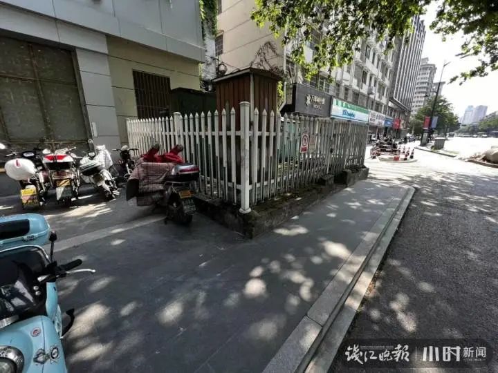 为啥消失了?杭州文三路这幕让路人疑惑:对这些朋友太不方便休闲区蓝鸢梦想 - Www.slyday.coM 为啥消失了?杭州文三路这幕让路人疑惑:对这些朋友太不方便休闲区蓝鸢梦想 - Www.slyday.coM