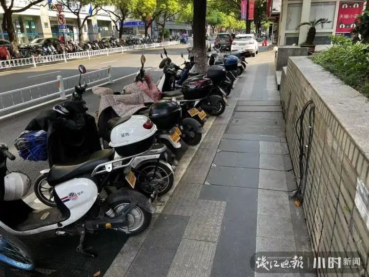 为啥消失了?杭州文三路这幕让路人疑惑:对这些朋友太不方便休闲区蓝鸢梦想 - Www.slyday.coM 为啥消失了?杭州文三路这幕让路人疑惑:对这些朋友太不方便休闲区蓝鸢梦想 - Www.slyday.coM