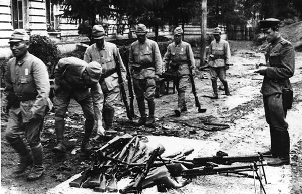 关东军向苏军投降