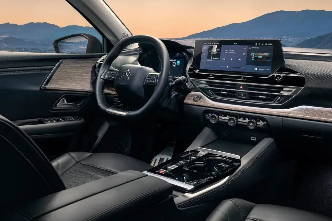 13万买B级家轿!法系底盘、美系动力,最后一款买沙发送车