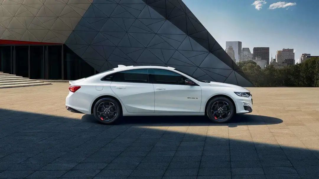 13万买B级家轿!法系底盘、美系动力,最后一款买沙发送车