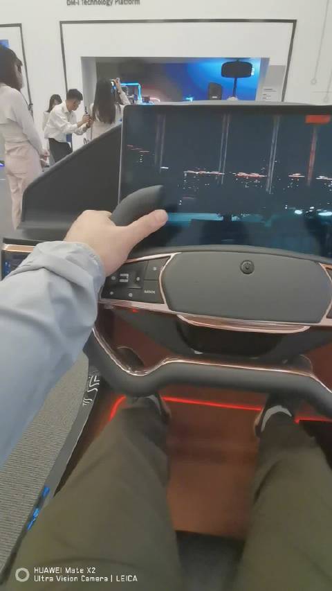 比亚迪概念车，上手玩一下，我们的国产汽车越来越牛啦，优秀